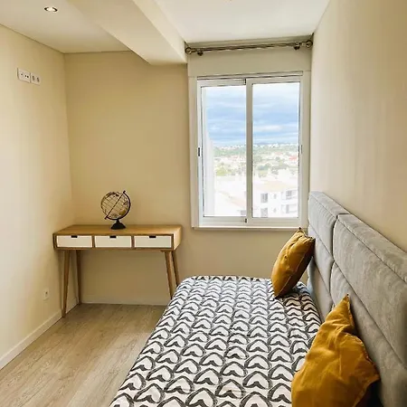 11 Bedroom Veiga, Praceta Vitorino Nemesio, Daire