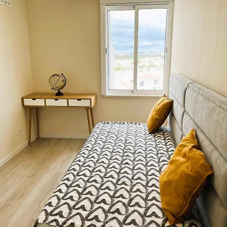 11 Bedroom Veiga, Praceta Vitorino Nemesio, Daire *