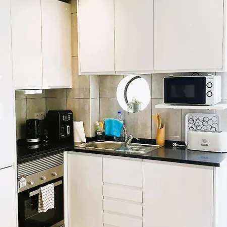 Daire 11 Bedroom Veiga, Praceta Vitorino Nemesio, *