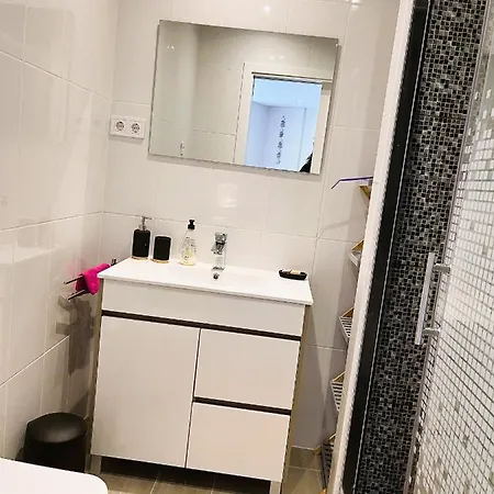 Daire 11 Bedroom Veiga, Praceta Vitorino Nemesio, *