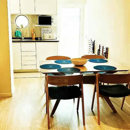 Daire 11 Bedroom Veiga, Praceta Vitorino Nemesio, *